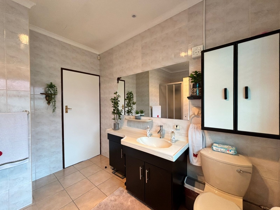 5 Bedroom Property for Sale in Flamwood North West